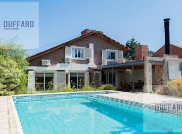 Casa · 244m² · 6 Ambientes · 2 Cocheras · Terreno Apto Desarrollo / Casa en Venta 3 Dorm. Santa Genoveva - Neuquen Capital