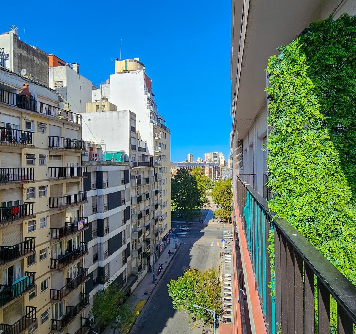 Depto 2 amb, 40m² con balcón a Plaza Colón