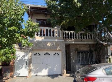 Casa de 7 ambientes, Vicente López · Chalet en 2 Plantas con Jardín