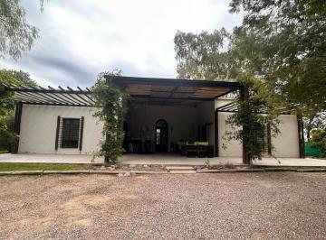 Casa · 370m² · 7 Ambientes · 2 Cocheras · Venta de Casa y Viñedo, Calle La Posta S/n, Junin, con Tour Virtual
