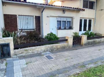 Casa de 4 ambientes, Lomas de Zamora · Muy Lindo Barrio