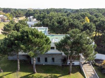 Casa · 350m² · 6 Ambientes · 6 Cocheras · Alquiler Exclusiva Casa de 4 Dorm. con Playroom y Gimnasio - Barrio La Herradura Pinama