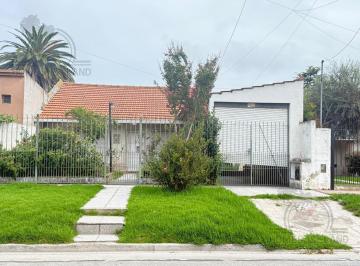 Casa · 280m² · 3 Ambientes · 1 Cochera · Casa a Refaccionar Los Pinares