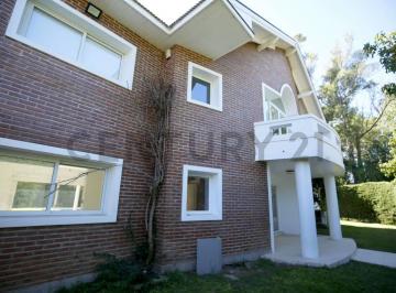 Casa · 362m² · 5 Ambientes · 4 Cocheras · Casa en Venta en Villa Elisa, 3 Dorm., Parque y Pileta Suite con Vestidor, Jacuzzi y Sauna