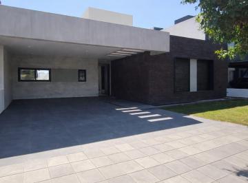 Casa · 230m² · 5 Ambientes · 2 Cocheras · Casa en Venta Greenville2