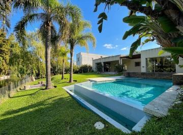 Casa · 165m² · 3 Ambientes · 3 Cocheras · Casa en Alquiler en El Barrio Las Glorietas, Nordelta, Tigre