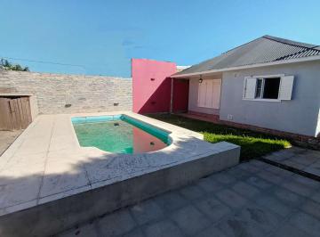 Casa de 4 ambientes, Junín · Casa en Venta con Pileta y Quincho