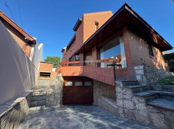 Casa · 151m² · 4 Ambientes · 2 Cocheras · Chalet 4 Amb, con Patio y Garage en Los Troncos