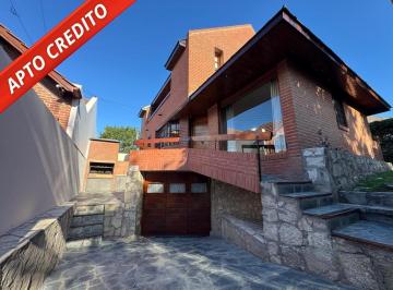 Casa · 151m² · 4 Ambientes · 2 Cocheras · Chalet 4 Amb, con Patio y Garage en Los Troncos