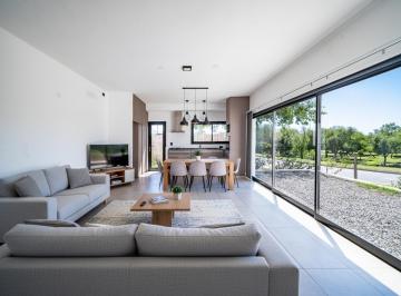 Casa · 130m² · 4 Ambientes · 1 Cochera · °°casa en Manantiales I - Vista a La Cañada - Proyección de Ampliación a 3 Dor (1 en Pb) - Losa Rad°°°