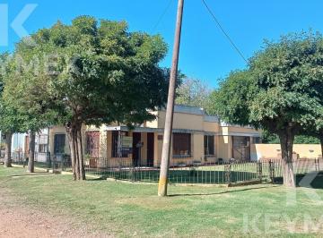 Quinta vacacional · 480m² · 8 Ambientes · 4 Cocheras · Casa en Venta, 1,5 Ha 2 Viviendas, Tinglado, Quincho, Garaje 4 Autos, Zona Productiva. La Plata