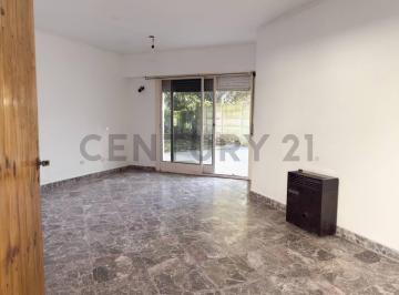 Casa · 143m² · 4 Ambientes · 1 Cochera · ¡Tolosa: Casa + Local + Gran Parque! Ideal Vivienda o Inversión