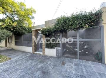 VCO-VCO-1267_2 · Casa en Venta 3 Amb Moron Sur Remodelada a Nuevo con Parque y Cochera