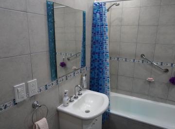 Casa · 104m² · 4 Ambientes · 1 Cochera · Casa M/luminosa Lote Propio 2 Dorm. en Barrio Bosques