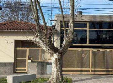 Casa · 126m² · 3 Ambientes · 5 Cocheras · Casa en Venta 3 Ambientes Comercial Martínez