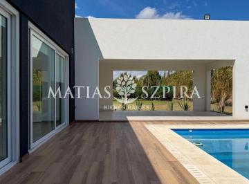 Casa · 190m² · 5 Ambientes · 2 Cocheras · Oportunidad Casa en Venta en Terravista, General Rodriguez