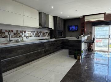 Departamento · 64m² · 4 Ambientes · Triplex Unico en Lomas del Mirador, 4 Amb con 2 Terrazas, Jacuzzi y Quincho