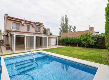 Casa · 173m² · 6 Ambientes · 2 Cocheras · Casa con Pileta en La Candela