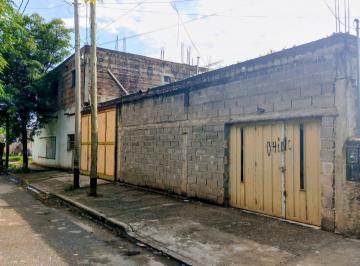Casa · 156m² · Oportunidad de Inversión, 2 Locales, 3 Departamentos, a Refaccionar.
