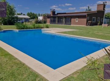 Casa · 140m² · 3 Ambientes · Casa en Venta en Zona de Quintas, B° Altos de Valle Verde