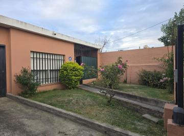 Casa · 113m² · 4 Ambientes · 2 Cocheras · Casa en Venta – Bella Vista, Calle Arroyo 1289