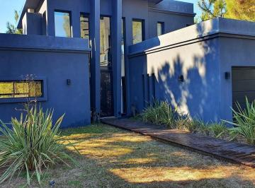 Casa · 220m² · 5 Ambientes · Casa en Venta - 3 Dorm. 4 Baños - Pinamar