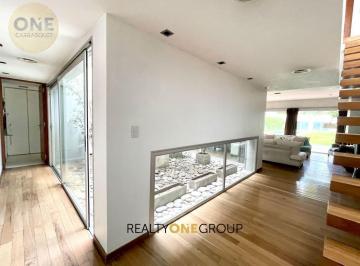 Casa · 301m² · 8 Ambientes · 4 Cocheras · Casa de Categoria en Venta en Gonnet 5 Dorm y Quincho