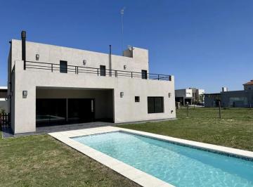 Casa · 200m² · 5 Ambientes · 3 Cocheras · Casa 5 Amb en Santa Inés Canning – 4 Dorm, Piscina y Jardín