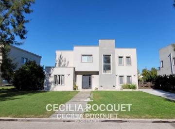 Casa · 250m² · 8 Ambientes · Casa en Venta en Principado Canning Al Lago Laguna
