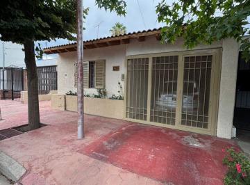 Casa de 5 ambientes, San Martín · Casa con 250 m² en Venta en San Martín, 3 Dorm.