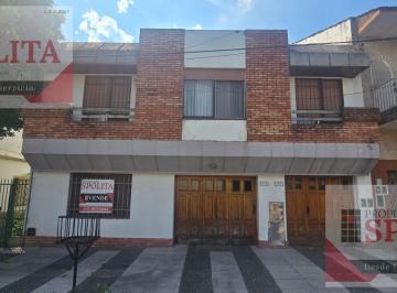Casa · 170m² · 3 Ambientes · 4 Cocheras · Excelente PH en Venta con Terreno Libre