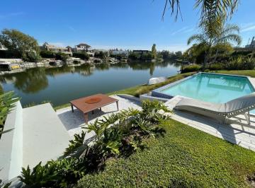 Casa · 1000m² · 5 Ambientes · 2 Cocheras · Casa en Cabos del Lago