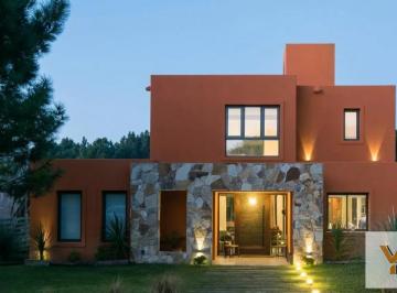 Casa · 170m² · 5 Ambientes · Casa en Venta - 3 Dorm. 3 Baños - Pinamar