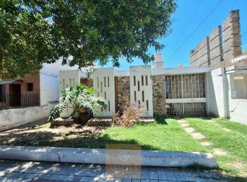 Casa · 144m² · 6 Ambientes · 1 Cochera · Casa en Los Naranjos