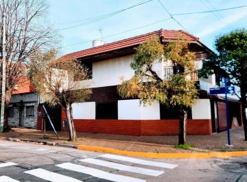 Casa · 88m² · 3 Ambientes · 1 Cochera · Venta de Duplex de Tres Ambientes con Cochera!