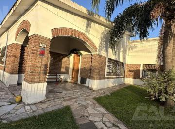 Casa · 95m² · 4 Ambientes · 2 Cocheras · Casa en Ituzaingó Sur - 3 Dorm. - 4 Ambientes
