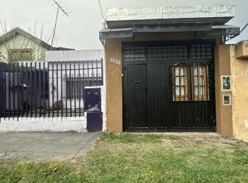 Casa · 75m² · 3 Ambientes · 1 Cochera · Casa en Ituzaingó Norte