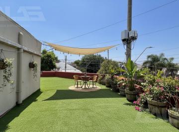 Casa · 148m² · 5 Ambientes · 1 Cochera · Casa en Venta Local | 5 Ambientes | Multifamiliar | Patio | Gran Potencial | Castelar Sur