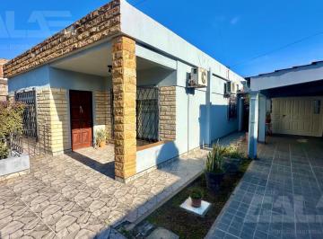 Casa · 220m² · 3 Ambientes · 4 Cocheras · Casa 3 Ambientes, Lista Para Vivir con Departamento Independiente en Ituzaingó Norte