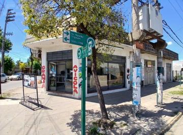 Edificio · 273m² · Oportunidad en Zona Comercial de Merlo Norte: Siete Locales y un Departamento en Sullivan E Yrigoyen