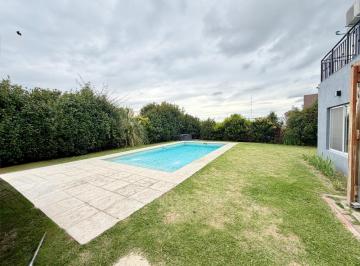 Casa · 158m² · 5 Ambientes · 2 Cocheras · Casa en Venta en San Alfonso, Pilar del Este, Pilar