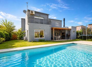 Casa · 158m² · 5 Ambientes · 2 Cocheras · Casa en Venta en San Alfonso, Pilar del Este, Pilar