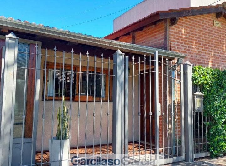 Casa · 104m² · 4 Ambientes · 1 Cochera