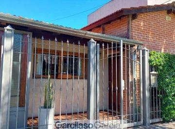 Casa · 104m² · 4 Ambientes · 1 Cochera · Casa en Venta en Castelar, Morón, G. B. a. Zona Oeste