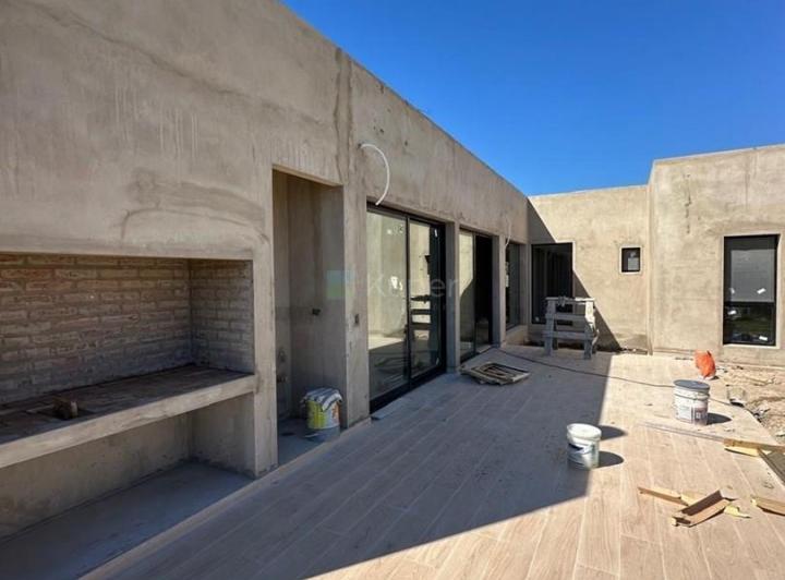 Casa · 183m² · 8 Ambientes · 1 Cochera