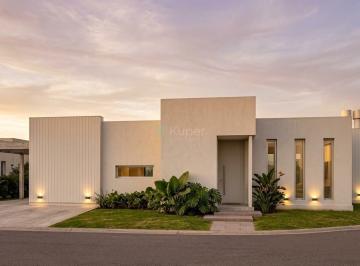 Casa · 183m² · 8 Ambientes · 1 Cochera · Casa en Venta en Laguna Grande, Villanueva, Tigre