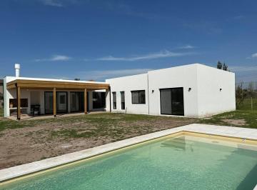 Casa · 183m² · 8 Ambientes · 1 Cochera · Casa en Venta en Laguna Grande, Villanueva, Tigre