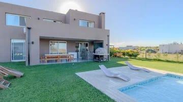 Casa · 165m² · 4 Ambientes · Casa en San Sebastian