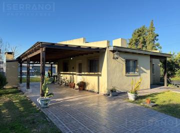 Casa · 163m² · 5 Ambientes · 3 Cocheras · Venta Casa 3 Dorm, Pileta y Galeria. Apta Credito Hipotecario. Parque Sakura, Exaltacion de La Cruz