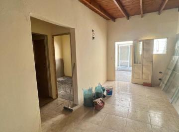 PH de 4 ambientes, Berazategui · Casa PH Al Frente en Berazategui